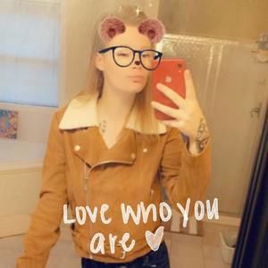 Meet your Posher, Zoe